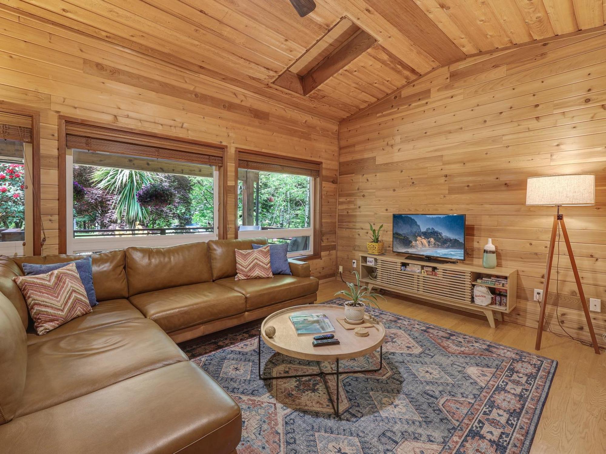 Woods Waves: Luxury Coast Cabin King Beds Pets Tillamook Eksteriør bilde